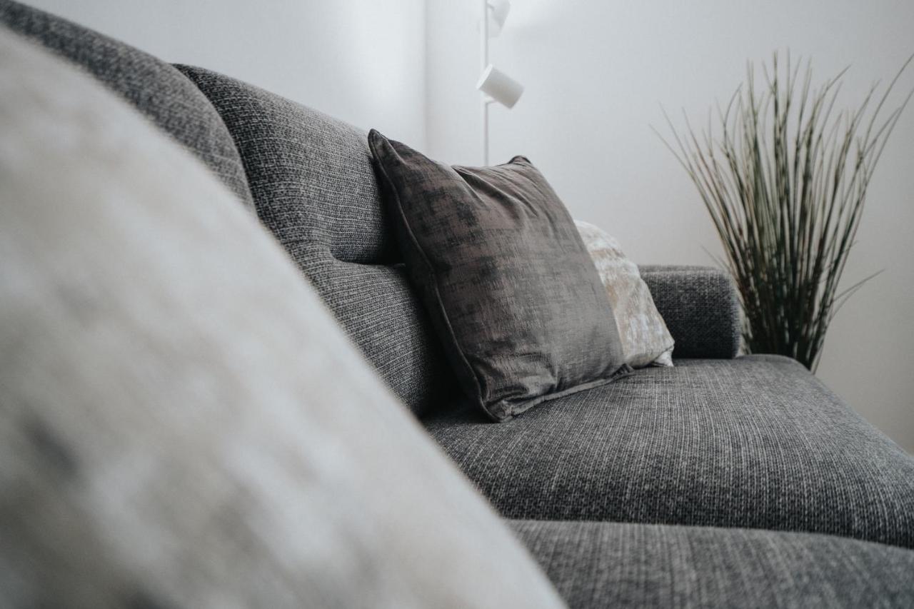 Lovely Modern 2 Bed City Centre Apartment With Free Parking - Double Or Twin Beds Available Wolverhampton Kültér fotó