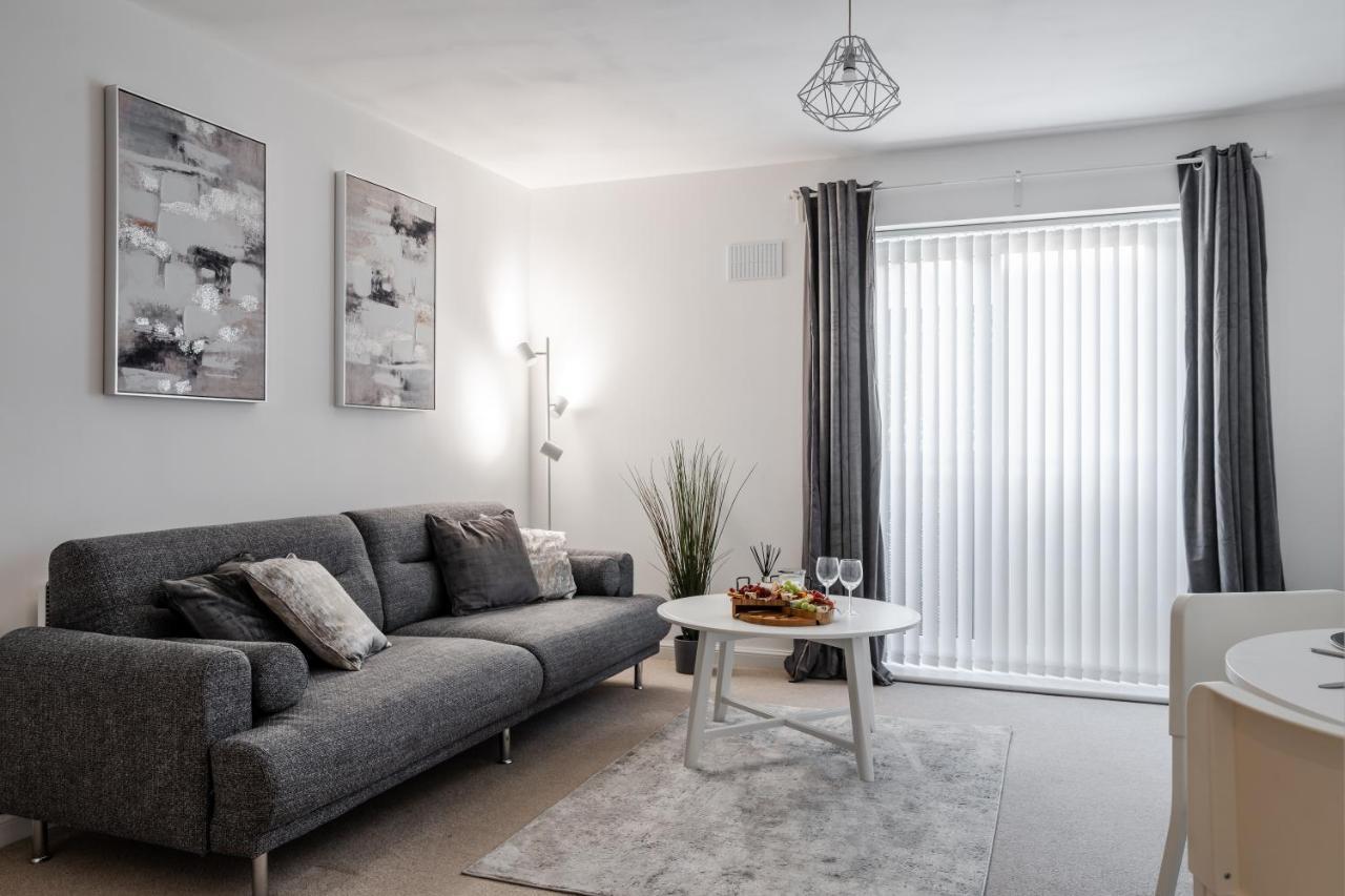 Lovely Modern 2 Bed City Centre Apartment With Free Parking - Double Or Twin Beds Available Wolverhampton Kültér fotó