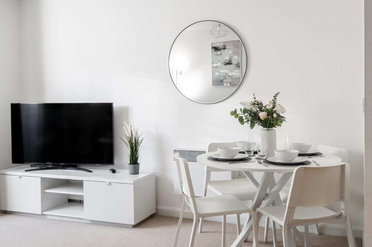 Lovely Modern 2 Bed City Centre Apartment With Free Parking - Double Or Twin Beds Available Wolverhampton Kültér fotó