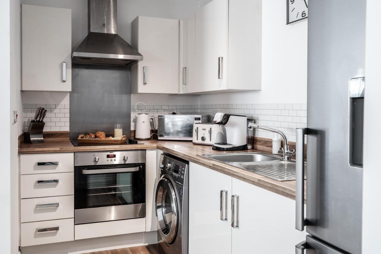 Lovely Modern 2 Bed City Centre Apartment With Free Parking - Double Or Twin Beds Available Wolverhampton Kültér fotó