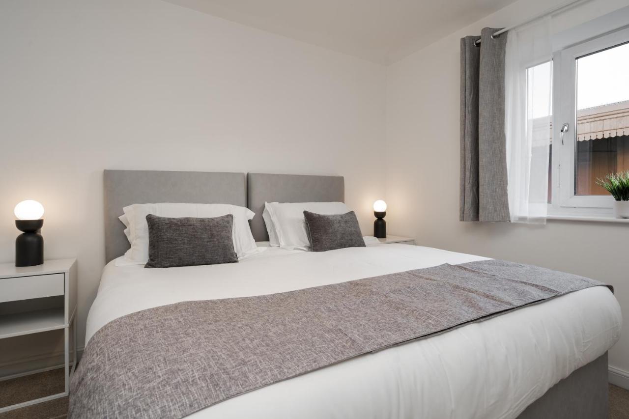 Lovely Modern 2 Bed City Centre Apartment With Free Parking - Double Or Twin Beds Available Wolverhampton Kültér fotó