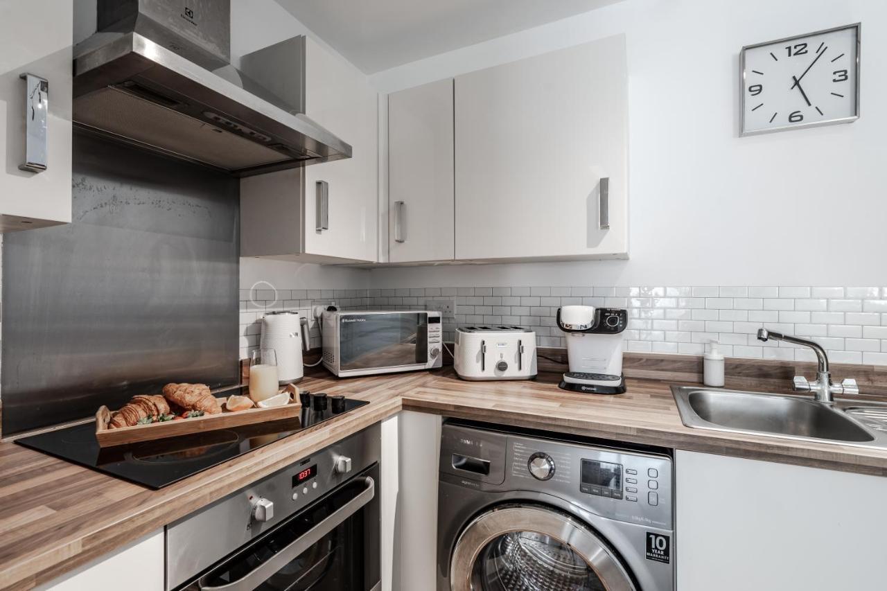 Lovely Modern 2 Bed City Centre Apartment With Free Parking - Double Or Twin Beds Available Wolverhampton Kültér fotó