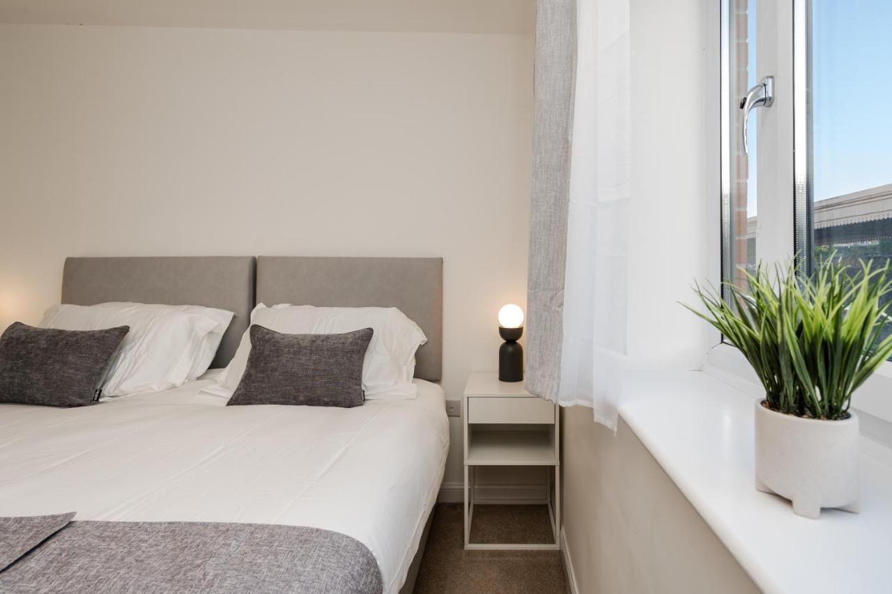 Lovely Modern 2 Bed City Centre Apartment With Free Parking - Double Or Twin Beds Available Wolverhampton Kültér fotó