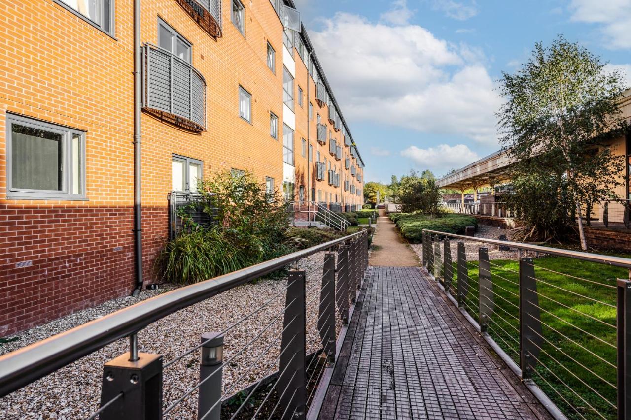 Lovely Modern 2 Bed City Centre Apartment With Free Parking - Double Or Twin Beds Available Wolverhampton Kültér fotó