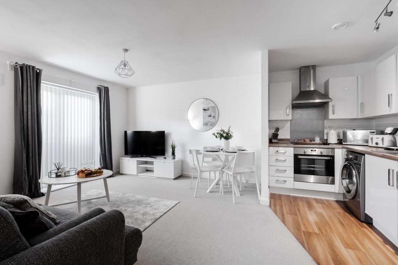 Lovely Modern 2 Bed City Centre Apartment With Free Parking - Double Or Twin Beds Available Wolverhampton Kültér fotó