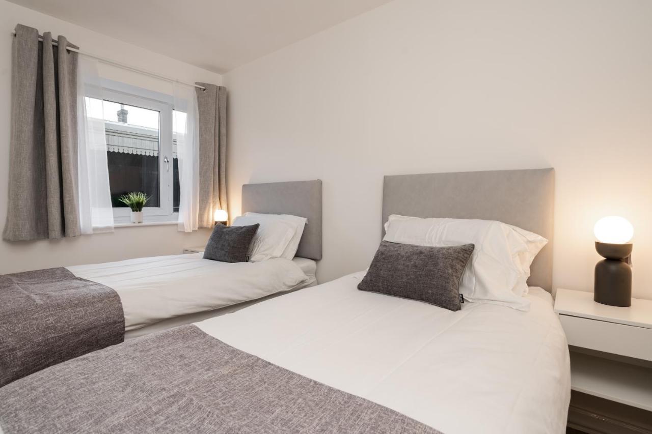 Lovely Modern 2 Bed City Centre Apartment With Free Parking - Double Or Twin Beds Available Wolverhampton Kültér fotó