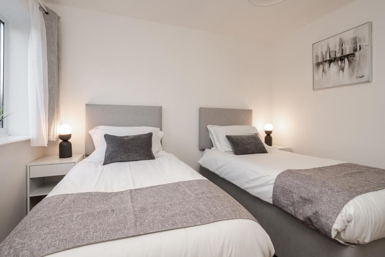 Lovely Modern 2 Bed City Centre Apartment With Free Parking - Double Or Twin Beds Available Wolverhampton Kültér fotó